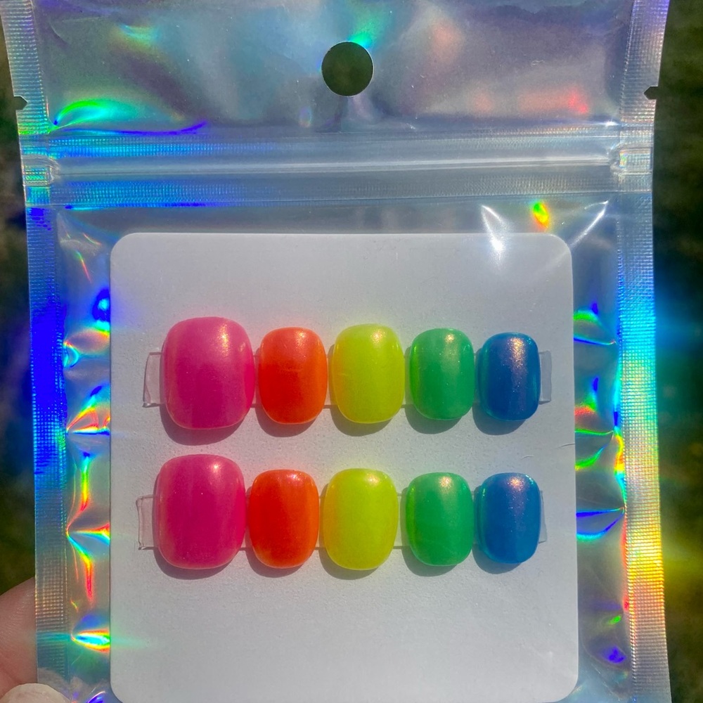 Luxury Press On Nails Neon Pearlescent Gel Xshort Squoval